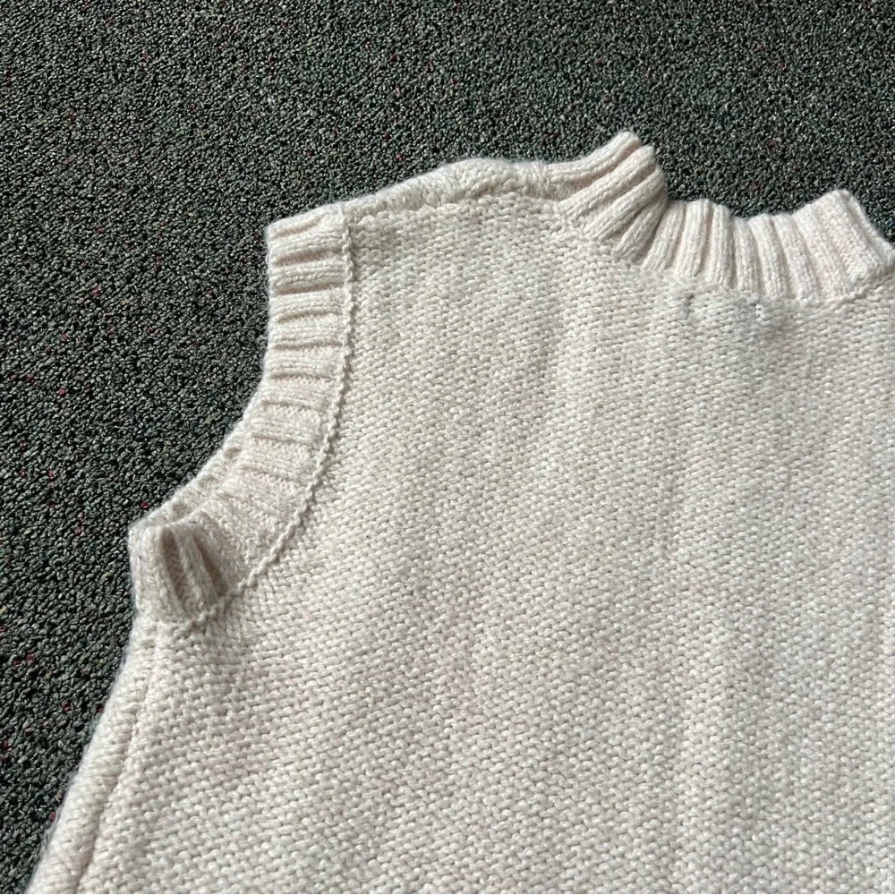 PRIMARK Off-White Cream Knit 3D Polka Dots Oversized Sweater Vest Shirt Top XS - Picture 2 of 16